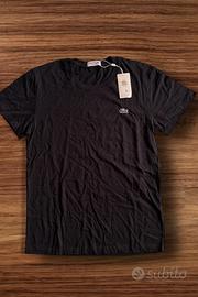 T-shirt lacoste nera