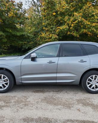 Volvo XC 60 XC60 B4 (d) AWD Geartronic Momentum