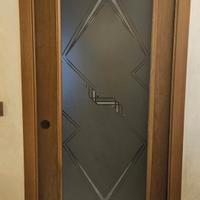 porta in legno  a scrigno vetrata 