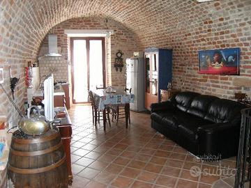 Caratteristico bilocale/loft arredato con giardino