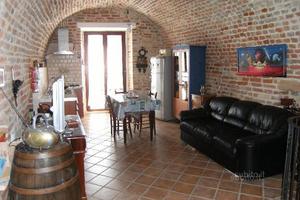 Caratteristico bilocale/loft arredato con giardino