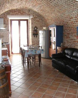 Caratteristico bilocale/loft arredato con giardino