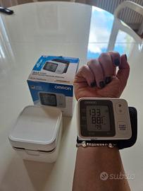 Misuratore di pressione Omron da polso Rs3