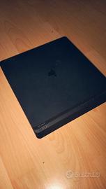 PlayStation 4 usata.