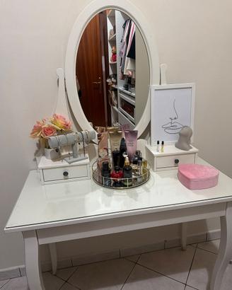 Toletta trucco ikea