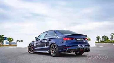 Diffusore posteriore in vero carbonio con led