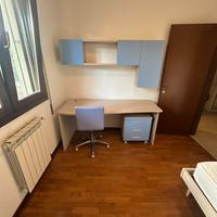 Scrivania con mobiletto