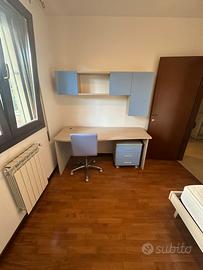 Scrivania con mobiletto