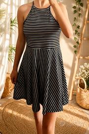 Abito scollo halter, svasato a righe bianco e nero