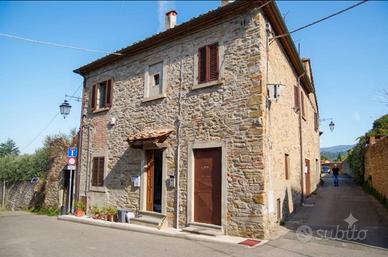 Appartamento arredato a giovi - arezzo