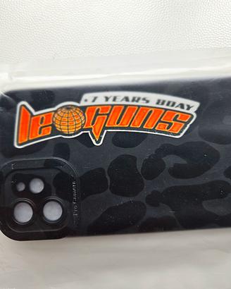 Cover in mimetica nera con logo Le Guns iPhone 12