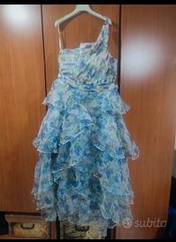 Abito Elegante con Balze, Fantasia Floreale e Scol