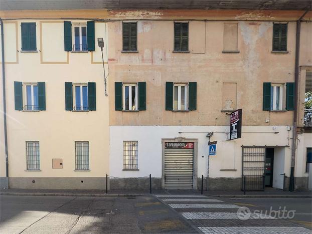 BAR RISTORANTE IN CENTRO PAESE