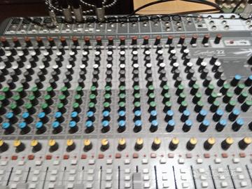 mixer Soundcraft Signature 22 multitracks 