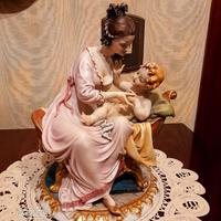 "La Maternità"  Scultura di Capodimonte.Perfetta