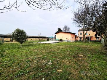VILLA SINGOLA A PIZZALE