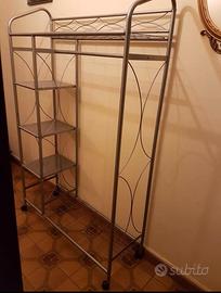 Armadio guardaroba in metallo con rotelle