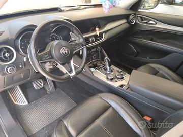Alfa Romeo Stelvio Q4. strafull. nera