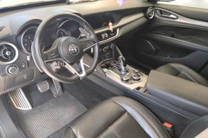 Alfa Romeo Stelvio Q4. strafull. nera