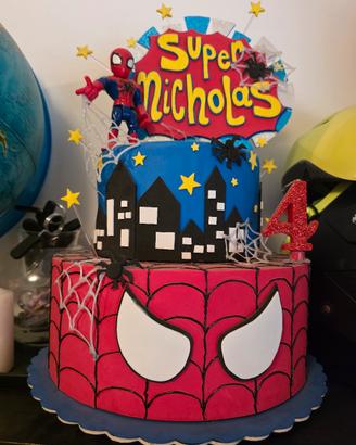Torta finta per compleanni