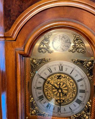 Orologio a pendolo da terra