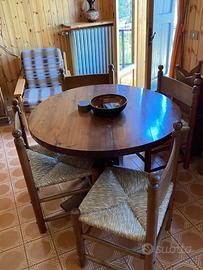 Tavolo con sedie in legno massello