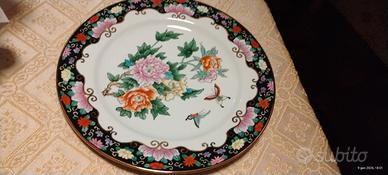 piatto cinese bianco bordo nero con fiori farfalle