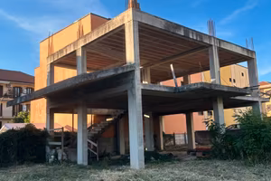 Terreno con porzione di fabbricato
