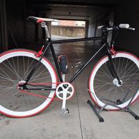 bici  a scatto  fisso. 