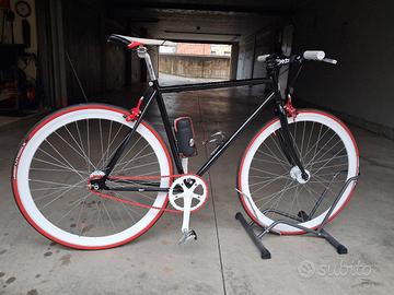 bici  a scatto  fisso. 