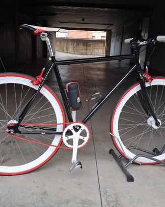 bici  a scatto  fisso. 