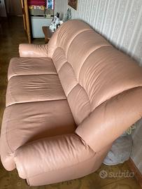 Poltrone e divano pelle rosa antico