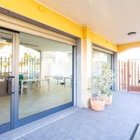 Ufficio con ampie vetrine