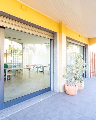 Ufficio con ampie vetrine