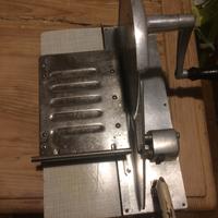 Affettatrice manuale vintage domestica