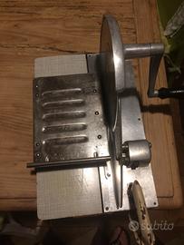 Affettatrice manuale vintage domestica