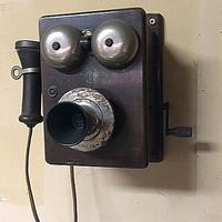 antico telefono a muro FATME