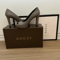 Scarpe Gucci  color tortora/grigie chiare con logo