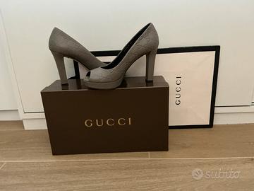 Scarpe Gucci  color tortora/grigie chiare con logo