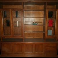 Libreria/Credenza in legno massello dal design uni