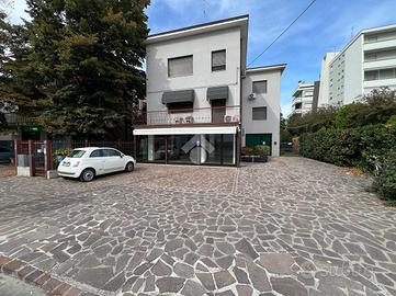 NEGOZIO A CARPI