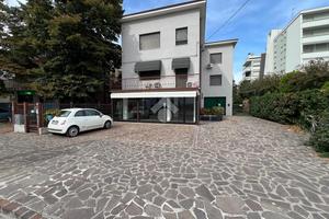 NEGOZIO A CARPI