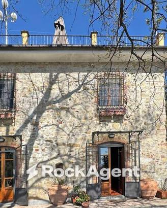 Rustico / Casale di 405 m² con più di 5 locali a M