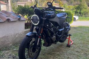 Husqvarna svartpilen 125 2023 A1