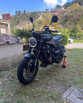 Husqvarna svartpilen 125 2023 A1