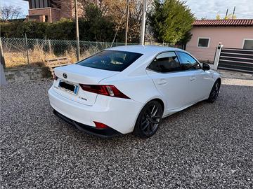 Lexus IS 300h F-sport
