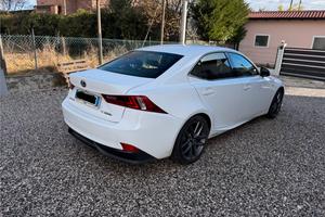 Lexus IS 300h F-sport