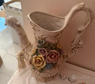 Brocca/Vaso decorativo in ceramica con fiori