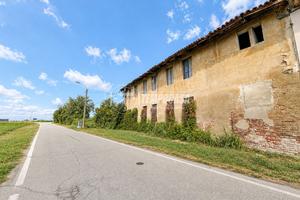 RUSTICO DA RISTRUTTURARE A LIGNANA - 250 MQ DI POT