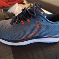 Scarpe sportive n.44.5  mai usate.